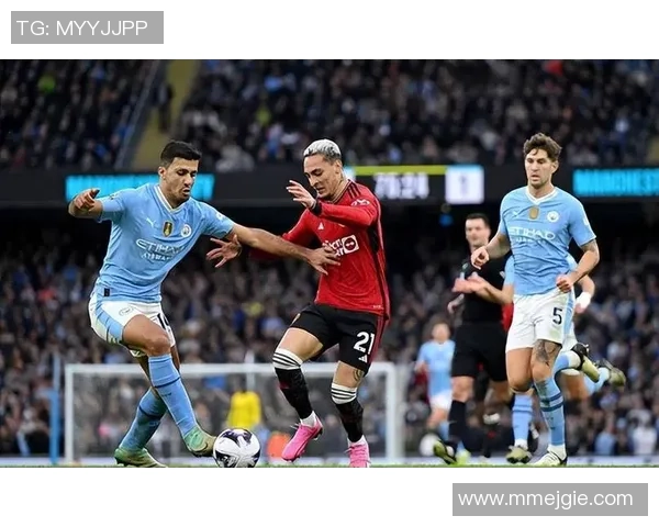 曼联逆转曼城上演经典大战4比3的传奇之战引发球迷热议